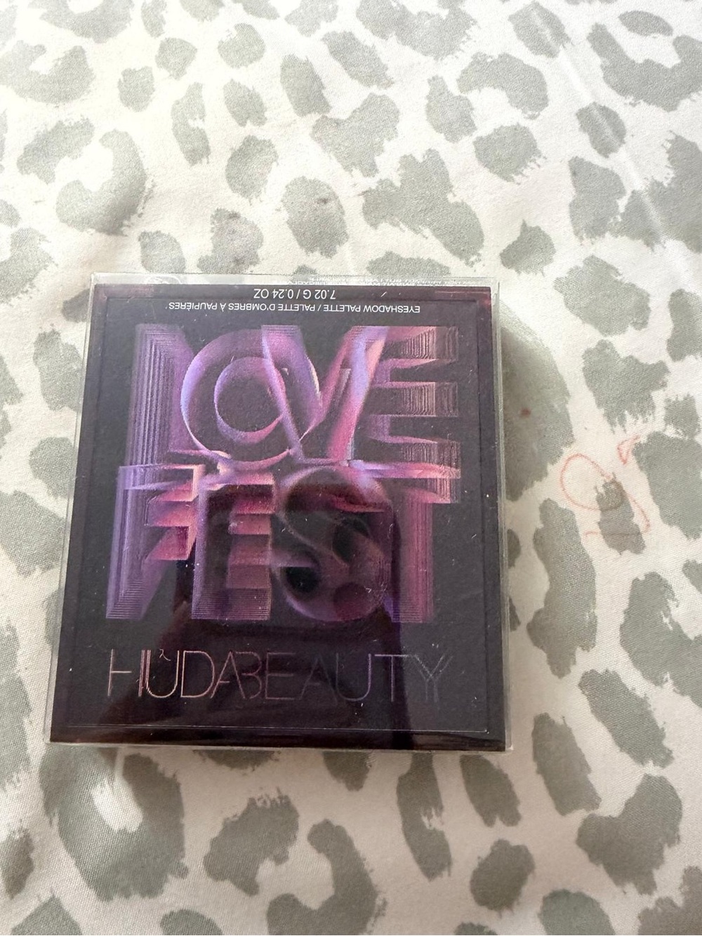 HUDA BEAUTY love fest eyeshadow pallet